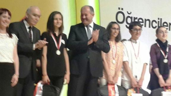 Etimesgut Anadolu Lisesi AB´yi Öğreniyorum Bilgi Yarışmasında Türkiye Birincisi Oldu
