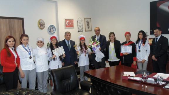 Etimesgut Hayriye Ethem Turhanlı Mesleki ve Teknik Anadolu Lisesi Yiyecek İçecek Hizmetleri Alanı Öğrencileri, 5. Alanya Altın Kepçe Uluslararası Yemek Yarışmasından Altın , Gümüş Madalyalarla ve Kupayla  Döndüler.