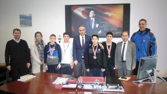 Necip Fazıl Kısakürek Ortaokulu Halterde Türkiye Birincisi…
