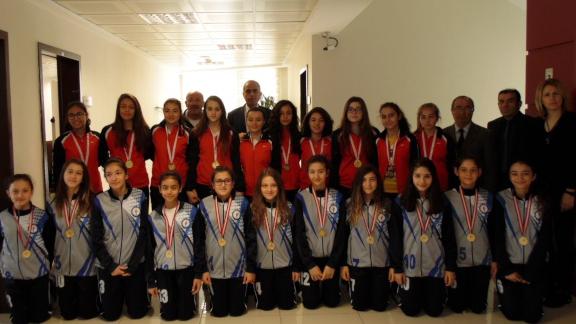 Eryaman Şehit Abdulkadir Yüzbaşıoğlu Ortaokulu Kız Voleybol Takımı  Türkiye Finallerinde