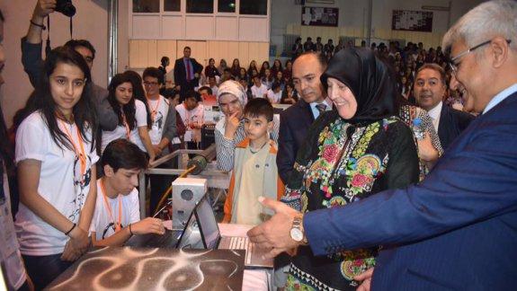 Şehit Oğuzhan Yaşar Anadolu Lisesinde TÜBİTAK 4006 Bilim Fuarı Açıldı