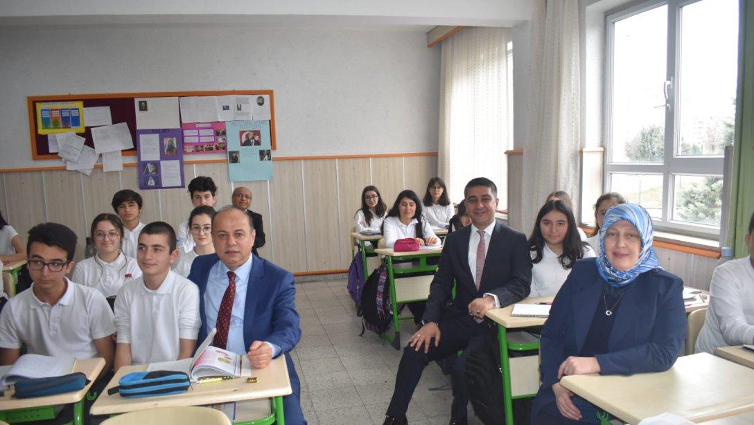 Etimesgut Kaymakamı İzzettin Sevgiliden Şehit Oğuzhan Yaşar Anadolu Lisesine Ziyaret