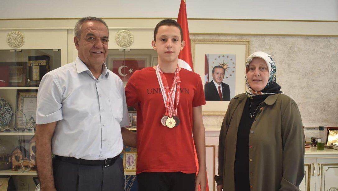 15 Temmuz Şehitleri Ortaokulu Yüzücüsü Türkiye Şampiyonu Oldu