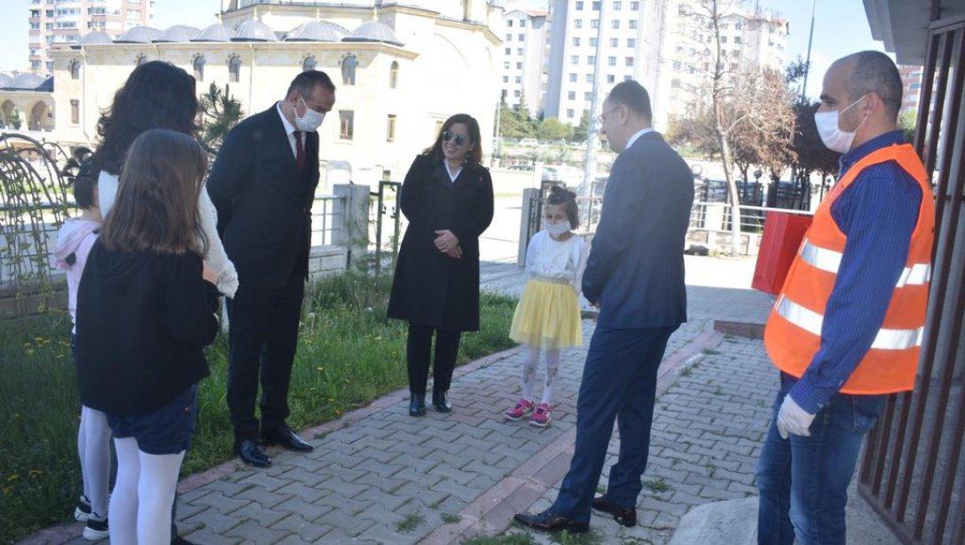 Etimesgut İlçe Milli Eğitim Müdürümüz Tamer Kırbaç Şehit Ailelerini Ziyaret Etti...