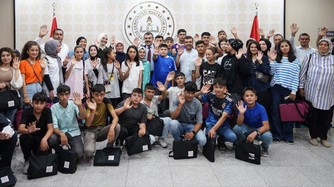 Millî Eğitim Bakanı Yusuf Tekin, Kahramanmaraş'tan Gelen Depremzede Öğrencileri Ağırladı.