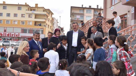 Memur-Sen ve Eğitim-Bir-Sen Onursal Genel Başkanı, Ankara Milletvekili ve TBMM İdare Amiri Ahmet Gündoğdu´dan Etimesgut´ta Okul Ziyaretleri