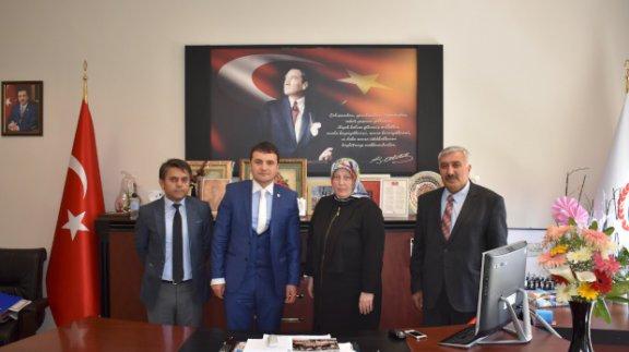 Ankara Oto Sanaatkarları Esnaf Odası Başkanı Mustafa Aslanoğlundan İlçe Milli Eğitim Müdürümüz Ayfer Yıldırıma Ziyaret