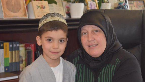 Suriyeli İbrahim Recûb ve Ailesinin İlçe Milli Eğitim Müdürü Ayfer Yıldırımı Ziyareti