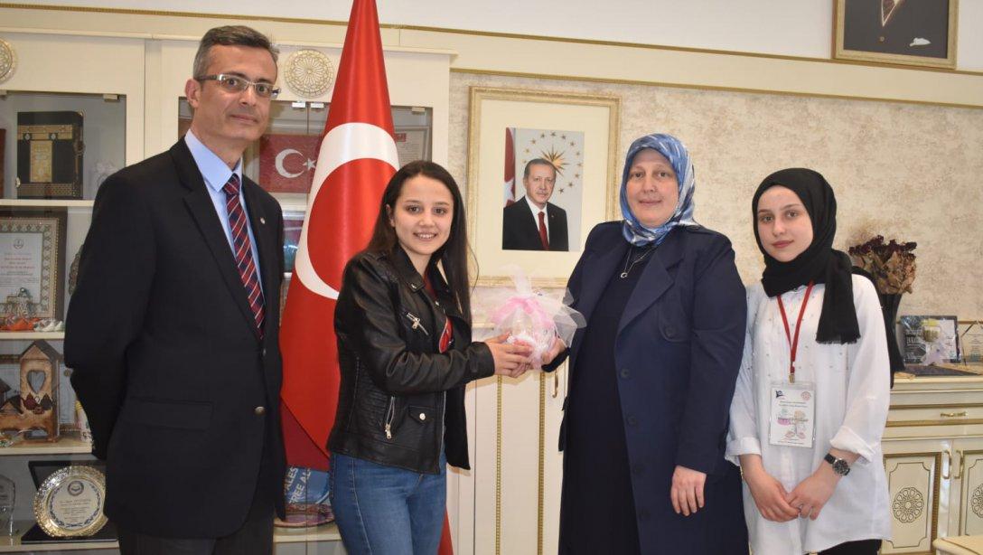 Şehit Ömer Halisdemir Anadolu Lisesi Öğrencilerinden İlçe Milli Eğitim Müdürü Yıldırıma Ziyaret
