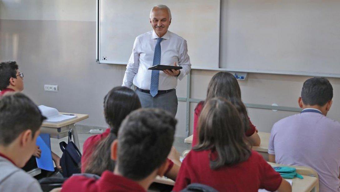 Tusaş Genel Müdürü Temel Kotil, Etimesgut Özkent Akbilek Fen Lisesinde Fizik Dersi Verecek