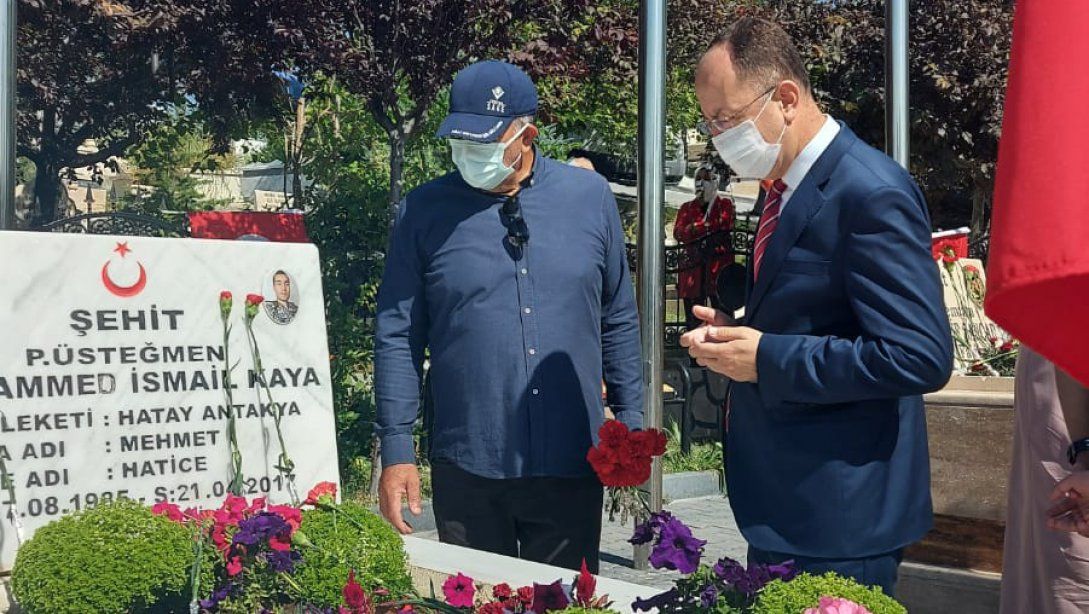 15 Temmuz Demokrasi ve Milli Birlik Günü'nde, Elvanköy Şehitliğinde Düzenlenen Kabir Ziyareti...