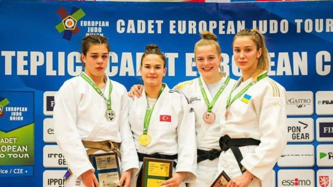 Öğrencilerimizden Tuana Gülenay, Avrupa Ümitler Judo Kupasında Avrupa Şampiyonu Olmuştur.